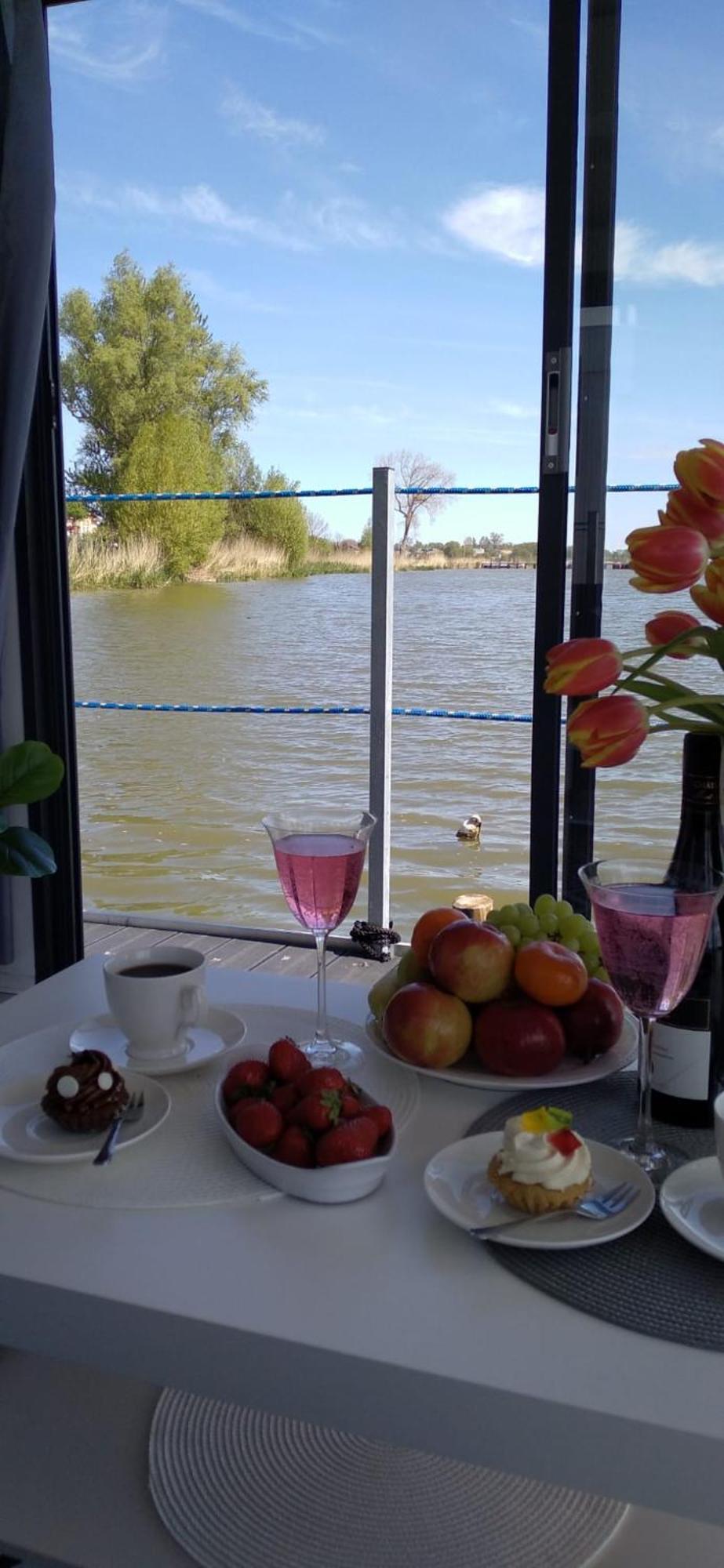 Houseboat Arka 1 - Domki Na Wodzie, Rower Wodny, Wifi, Parking Mielno  Exterior foto